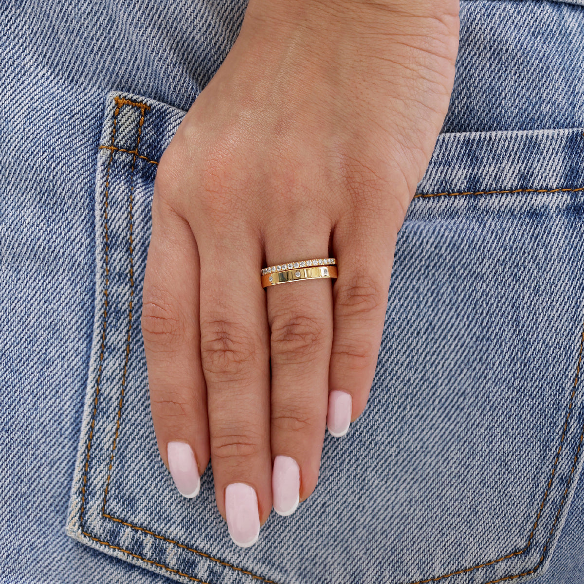 18ct yellow gold RBC Lab Grown Diamond Cigar Band 3mm on the finger
