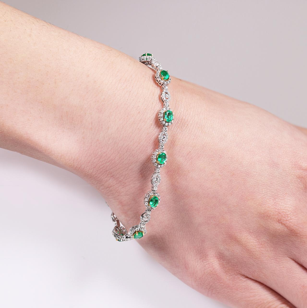 18ct white & yellow gold 11=2.53ct emerald & diamond bracelet