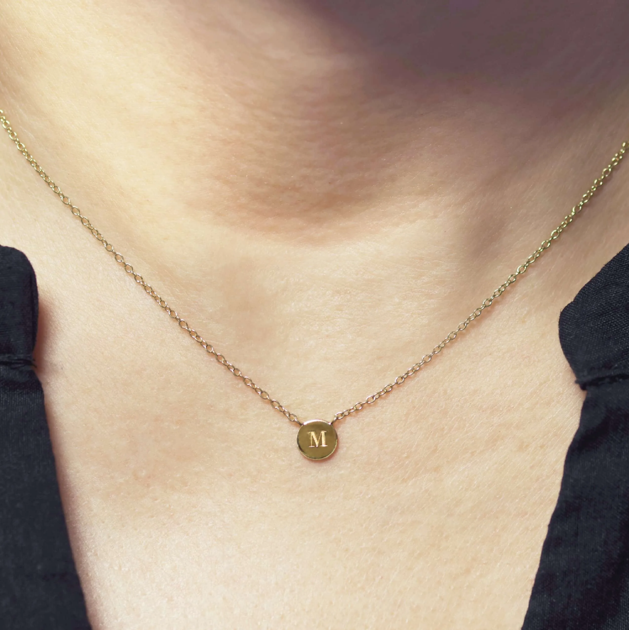 18ct yellow gold necklace with small round plate with engraving example on neck