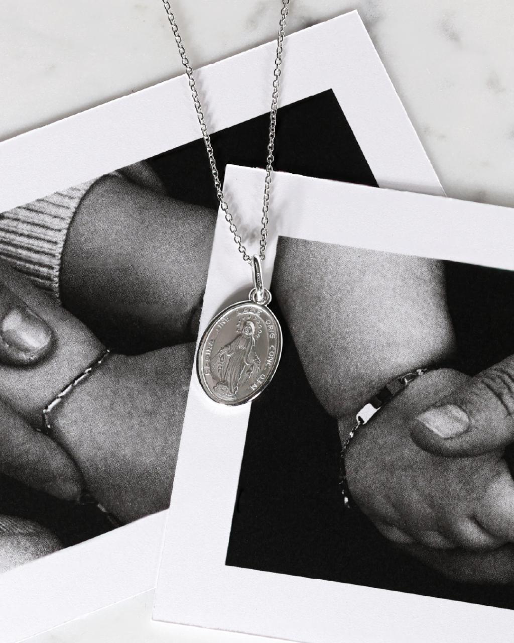 18ct white gold Miraculous medal pendant 1.5cm