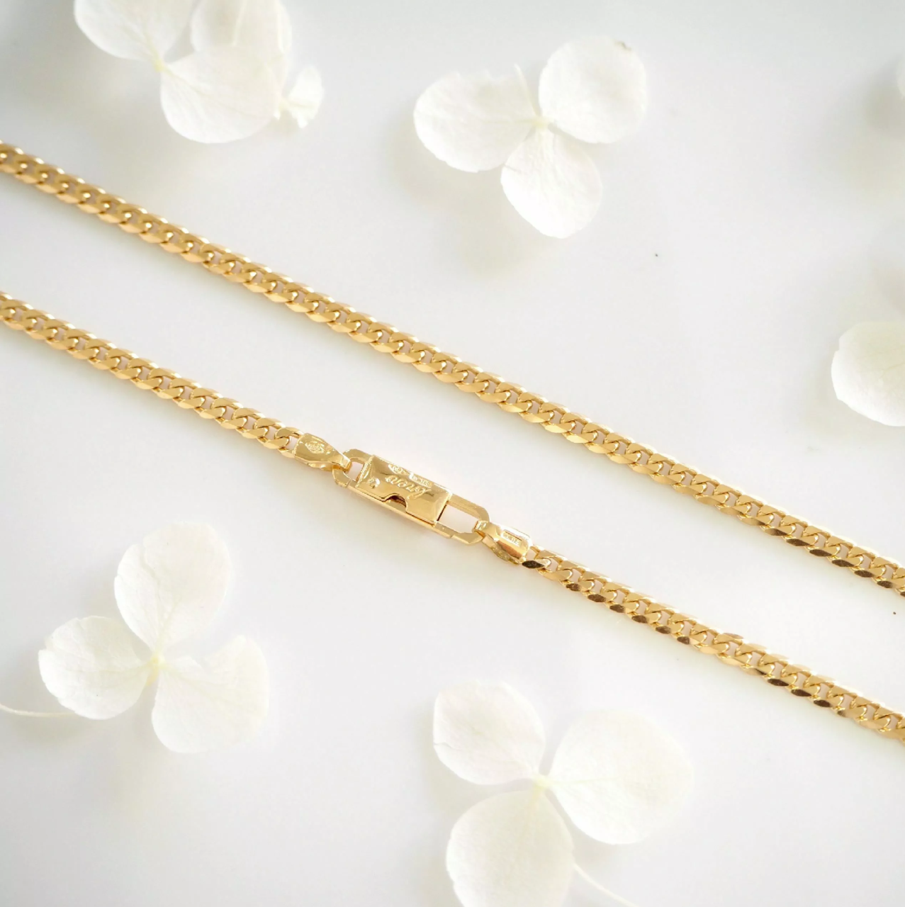 18ct yellow gold 50cm flat curb link chain with solid lobster clasp