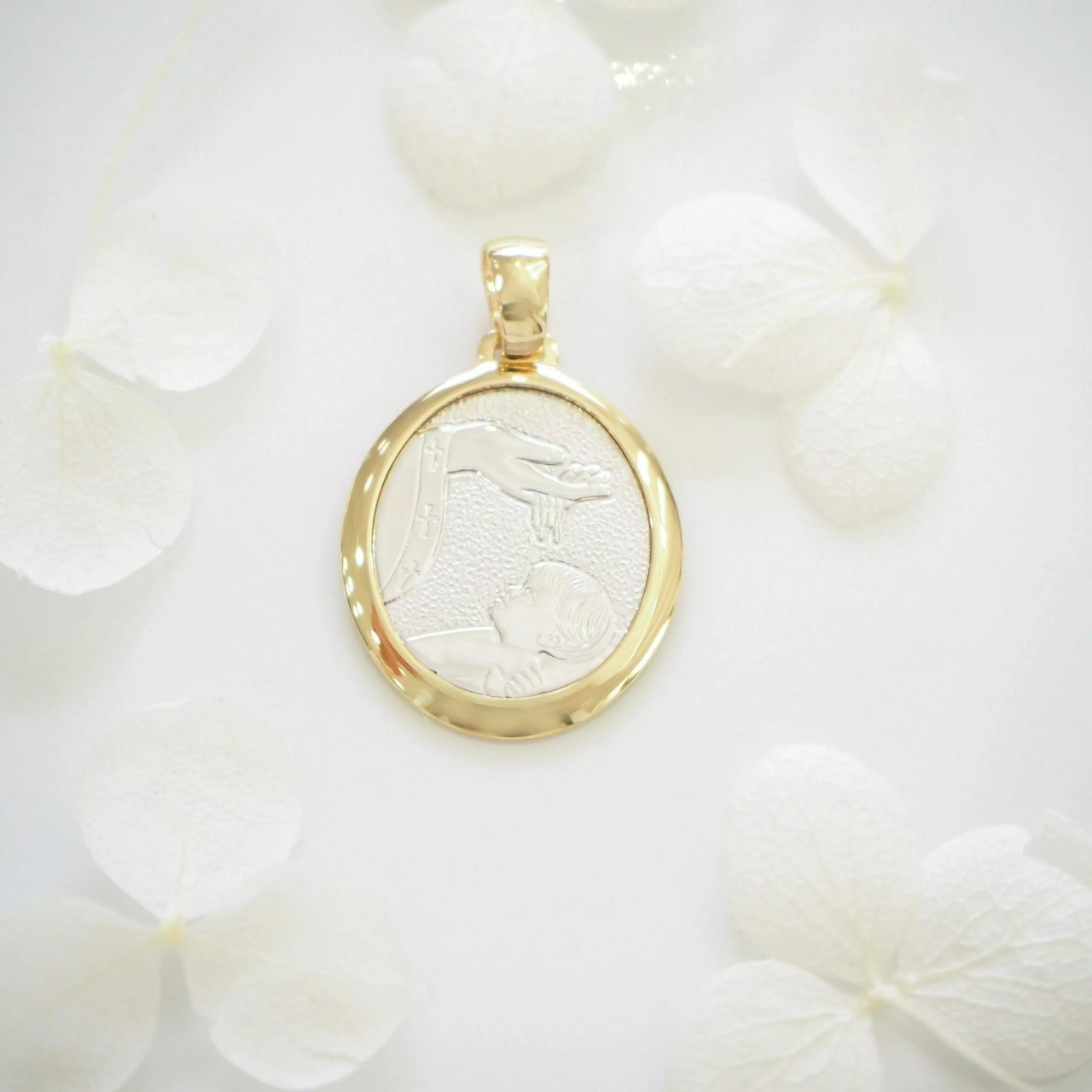 18ct white and yellow gold “Baptism” medal pendant