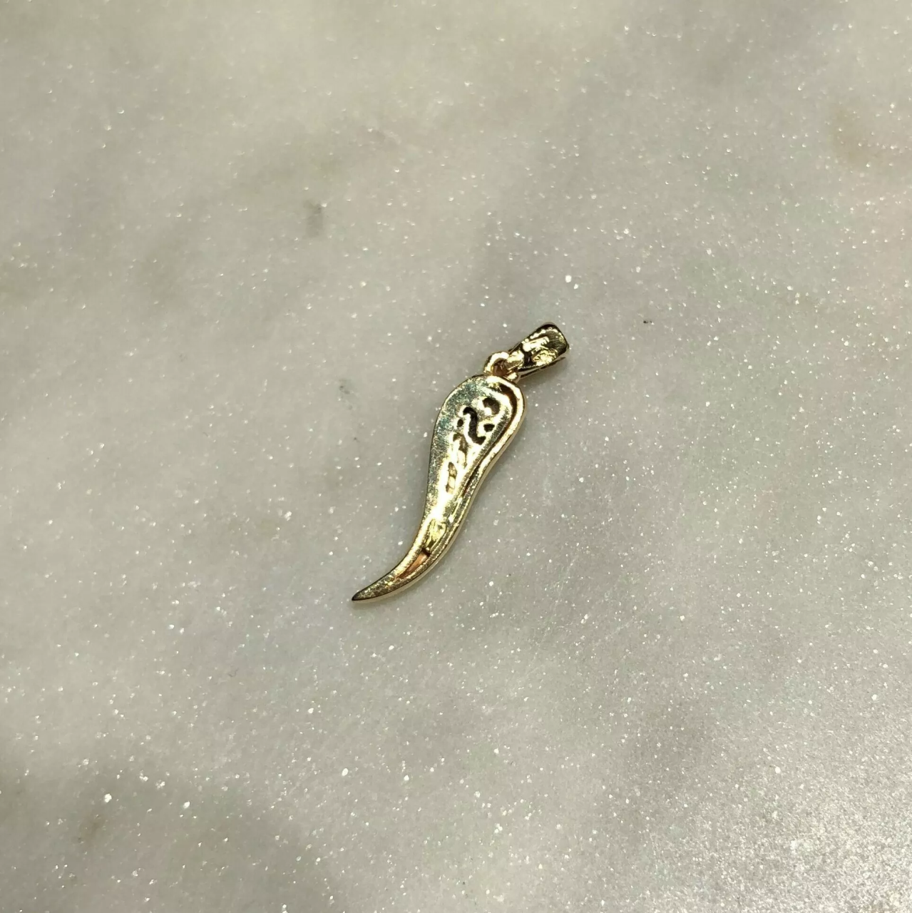 18ct yellow gold Italian horn (corno) charm