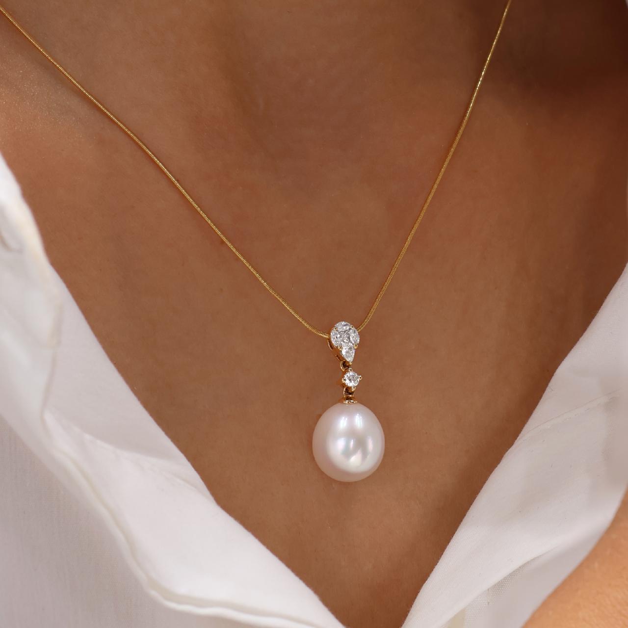 18ct yellow gold Marquise, Princess and Round cut diamonds and south sea pearl pendant