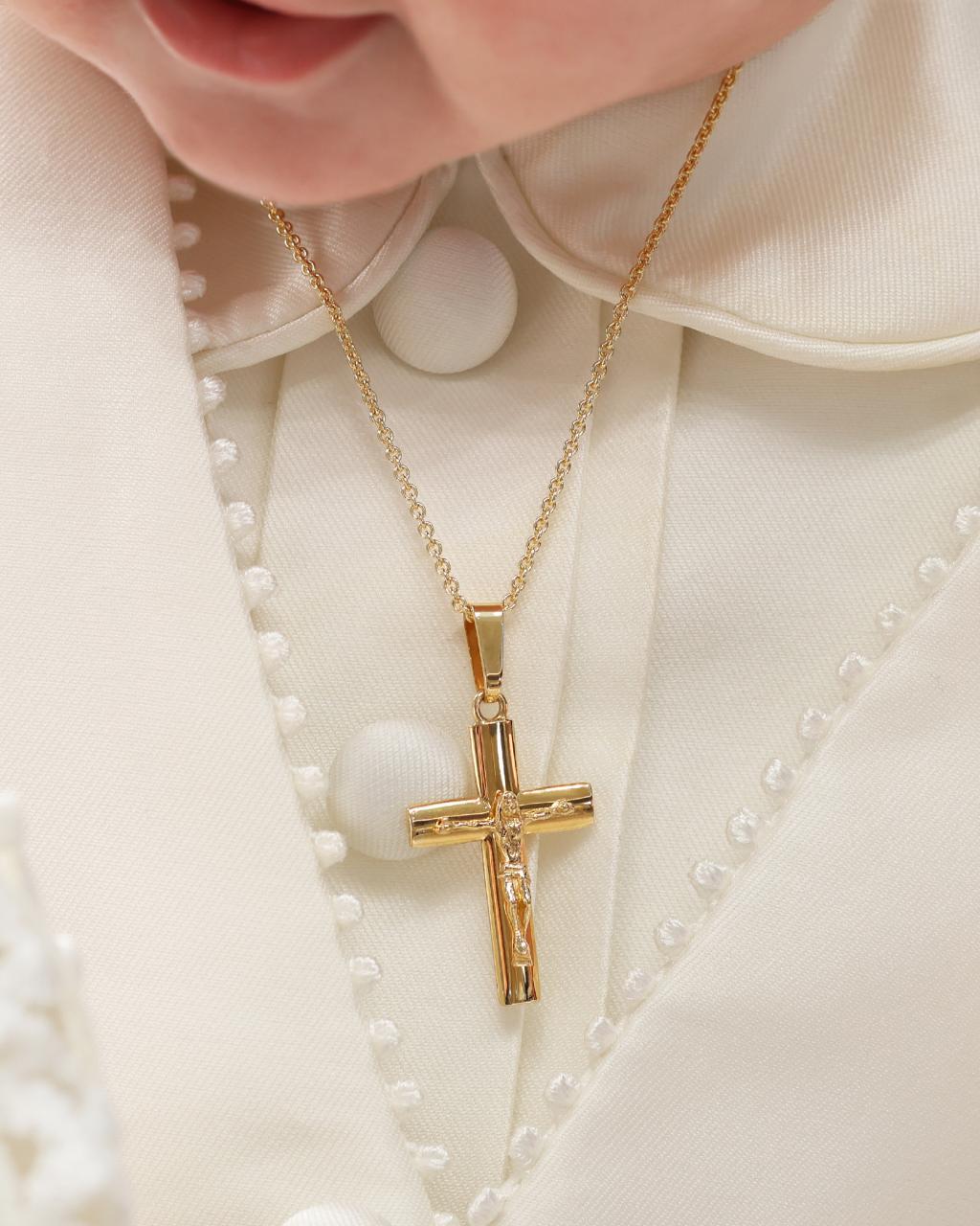 18ct yellow gold crucifix pendant 3cm