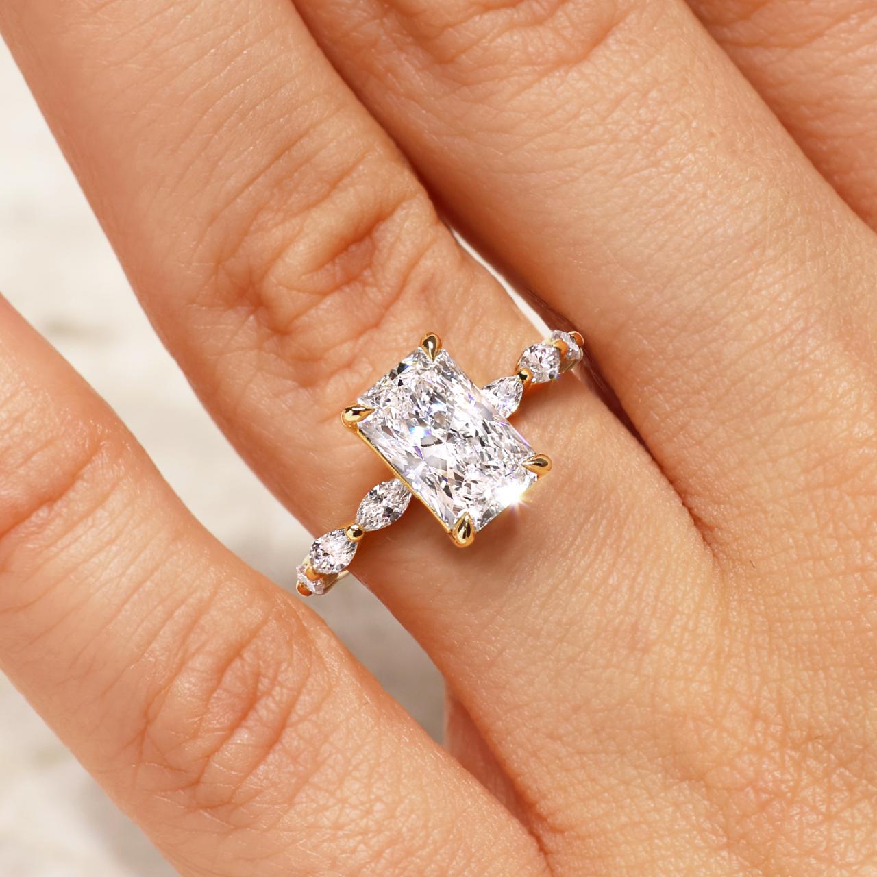 18ct yellow gold 2.11ct E VVS2 Radiant LAB Grown diamond ring
