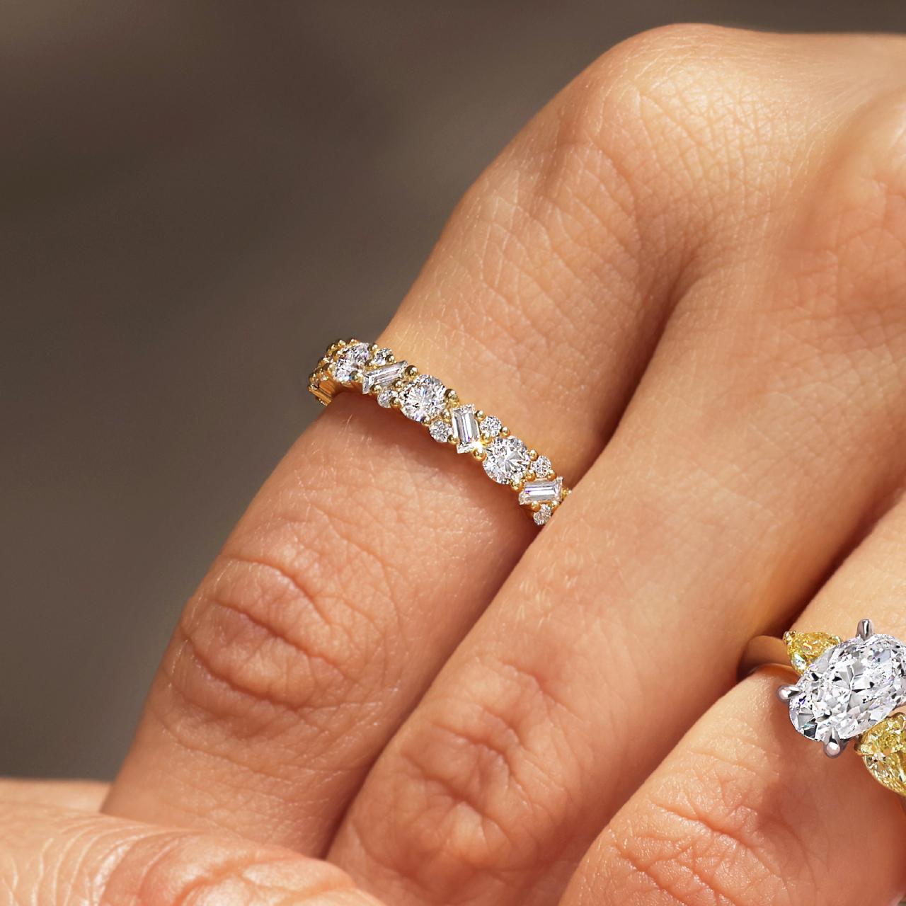 18ct yellow gold round and baguette cut diamonds ring