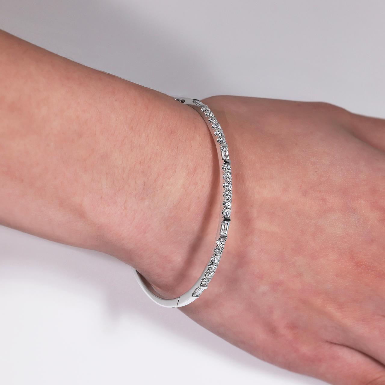 18ct white gold baguette and round diamond hinged bangle