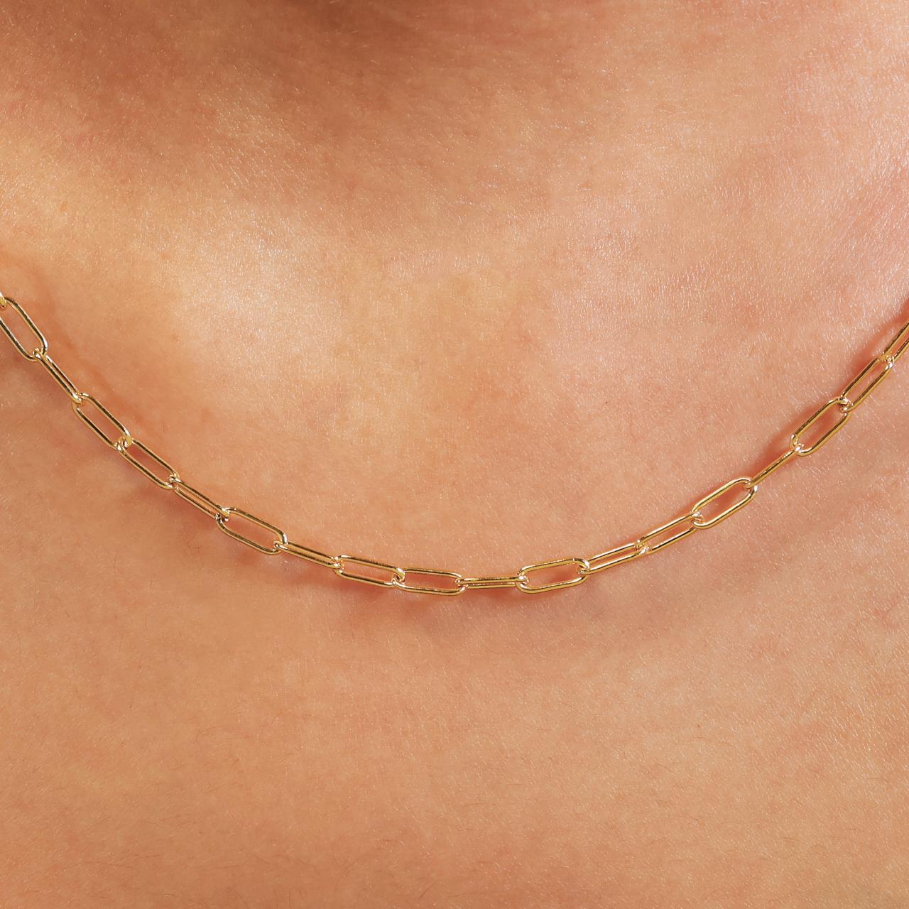 18ct yellow gold 45cm paperclip link chain with lobster clasp. Links 7.5mms