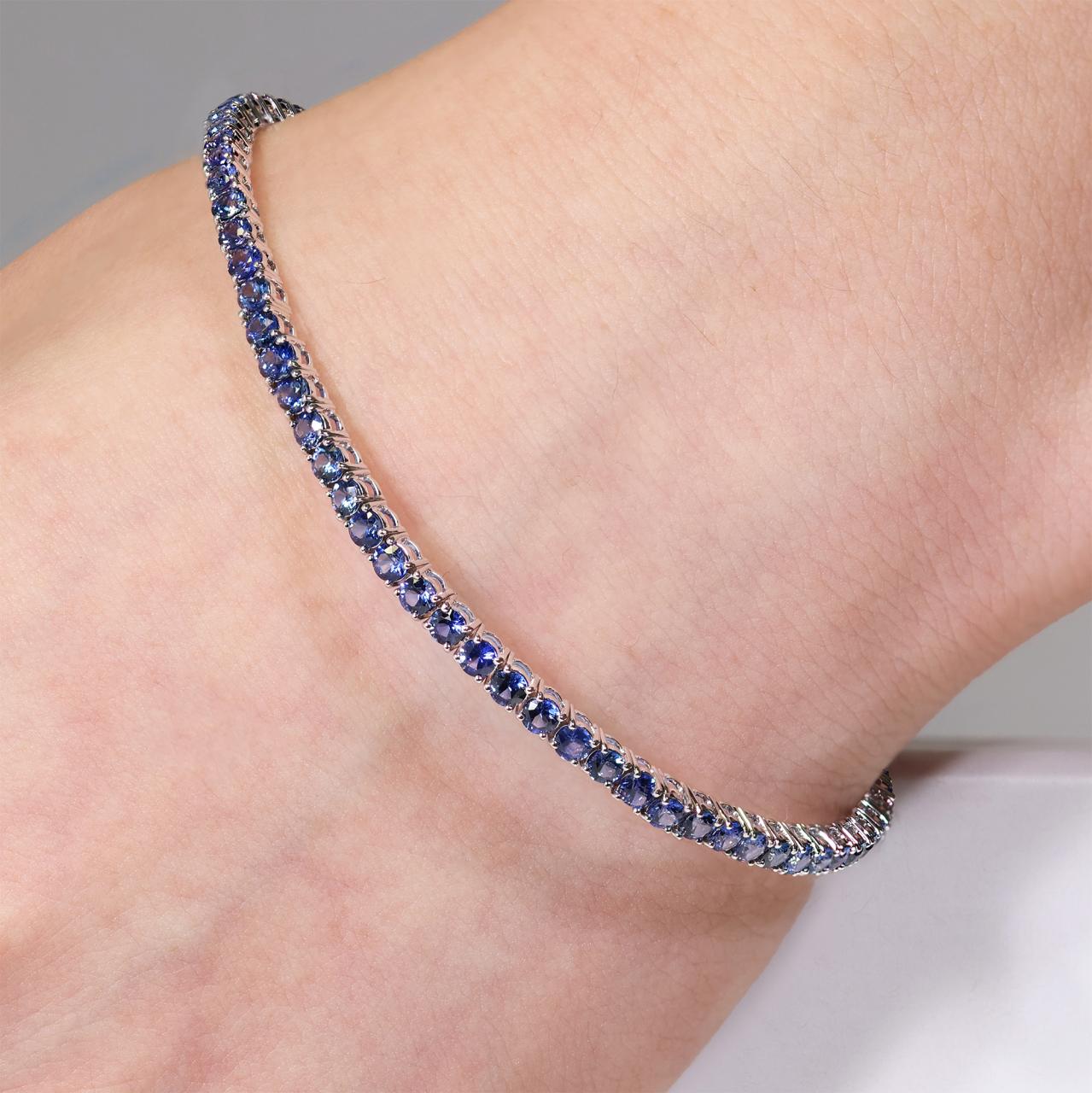 18ct white gold 3.84ct blue sapphire bracelet