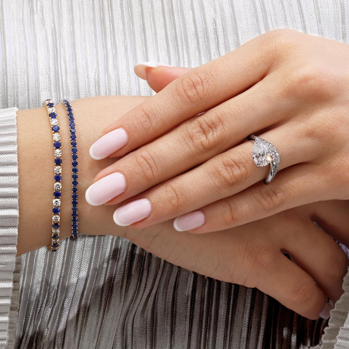 18ct white gold 3.84ct blue sapphire bracelet