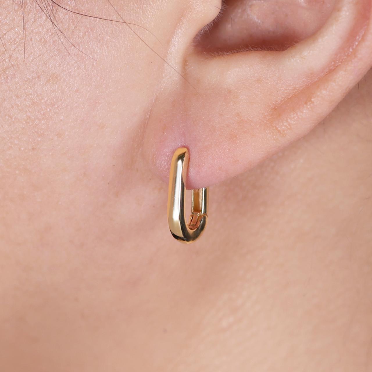 18ct yellow gold rectangular huggies on the ear