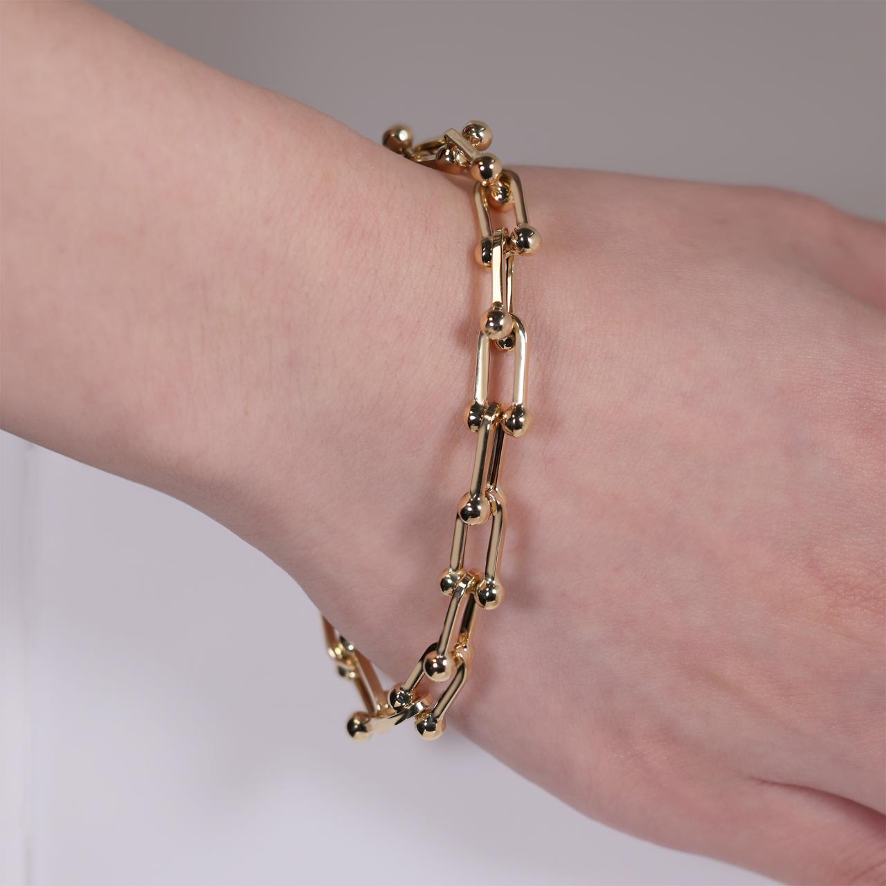 18ct yellow gold fancy link bracelet with lobster clasp on the wrist