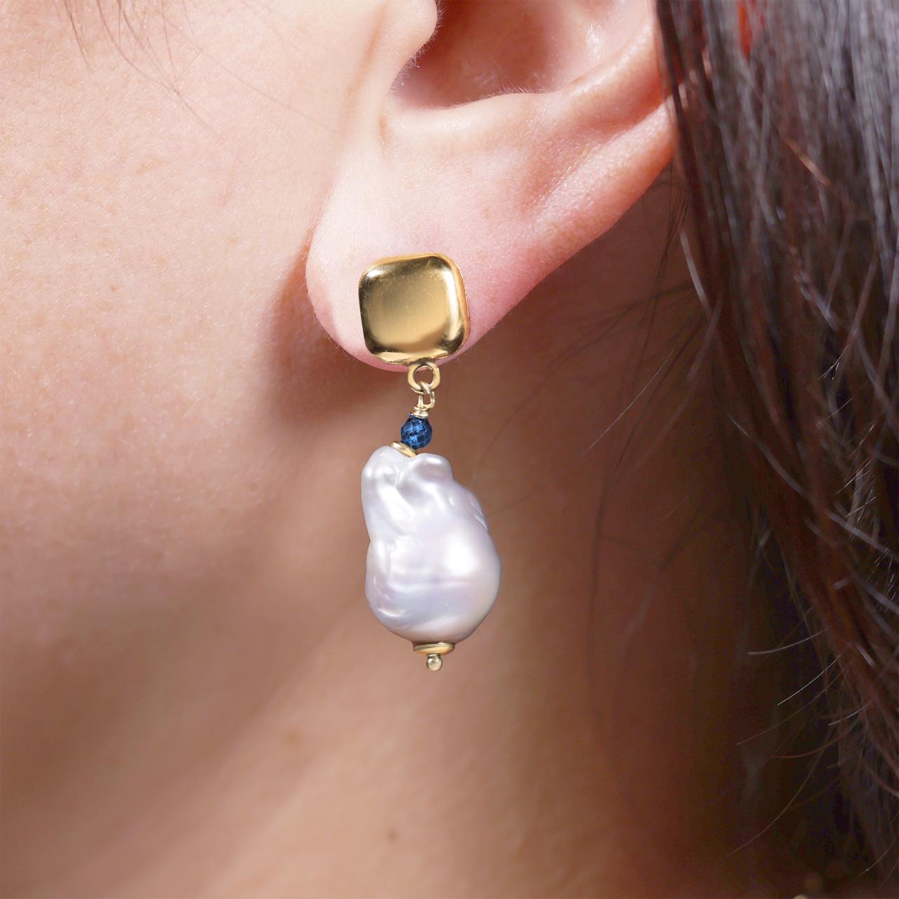 Baroque freshwater pearls and apatite beads earrings with gold-plated silver fittings on the ear
