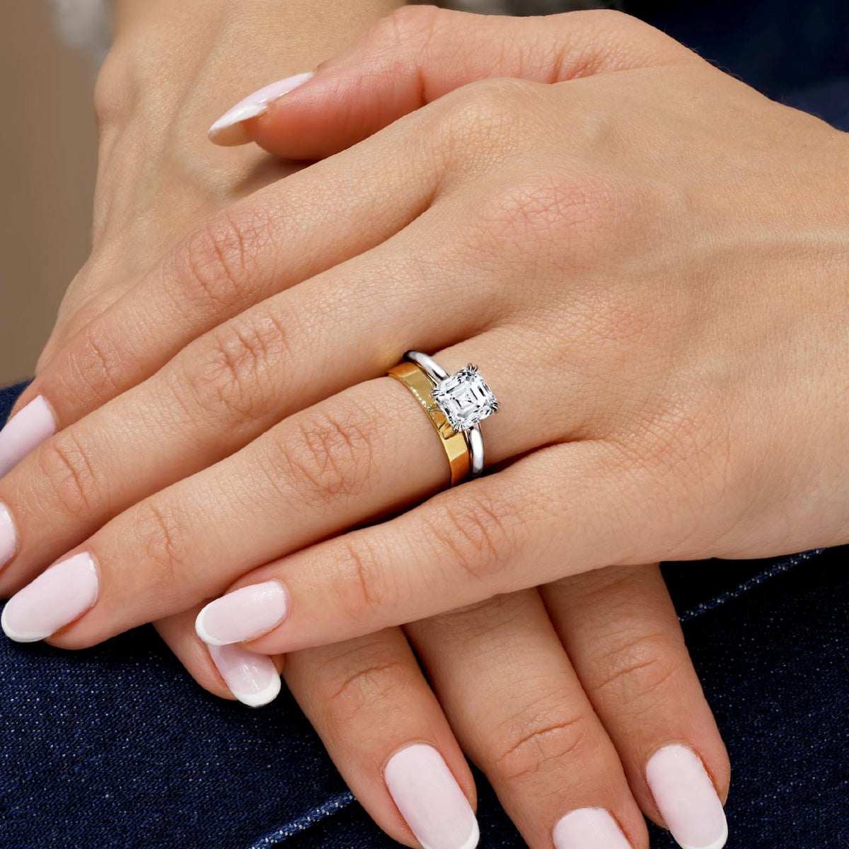 18ct yellow gold flat cigar band on the finger