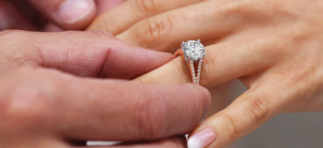 HOW TO CHOOSE AN ENGAGEMENT RING IN 4 EASY STEPS