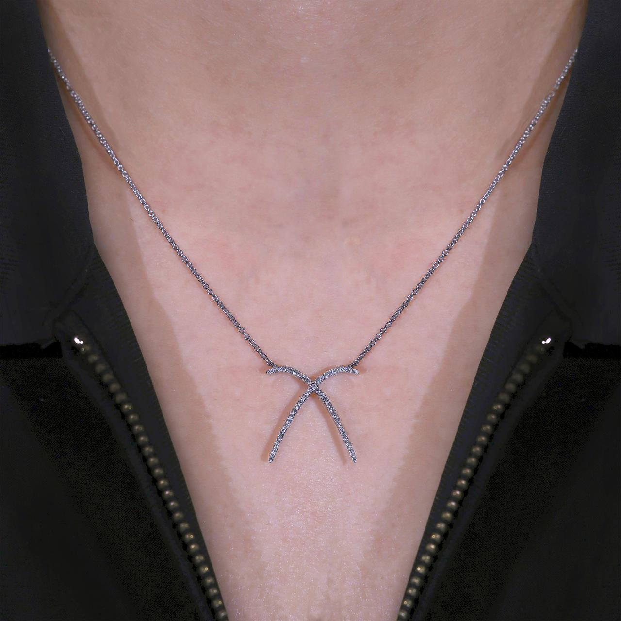 18ct white gold 0.18ct diamond cross necklace