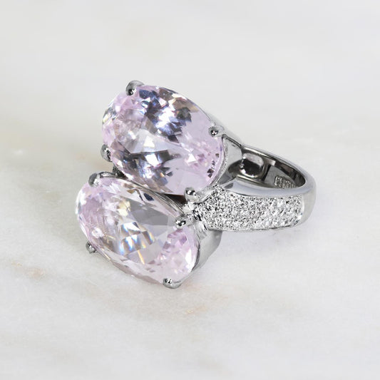 18ct white gold 2=20.88ct oval cut kunzite and diamond ring