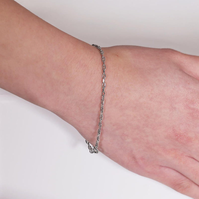 18ct White Gold Gucci Link Chain Bracelet on the wrist