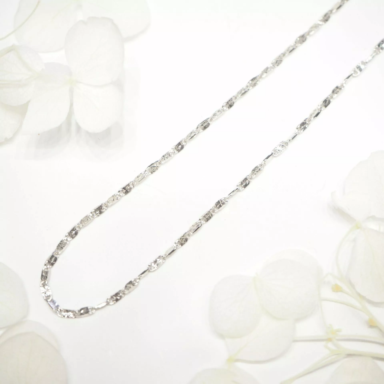 18ct white gold 45cm chain