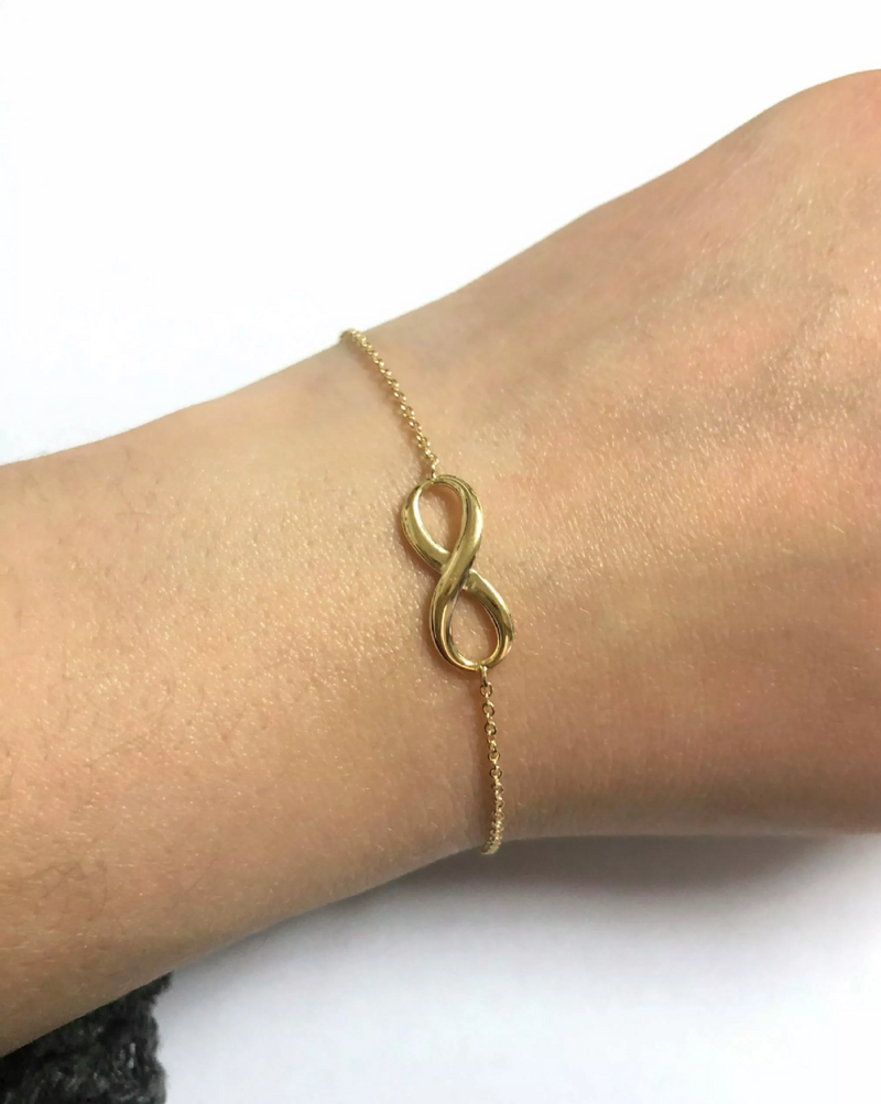 18ct yellow gold infinity bracelet on the wrist