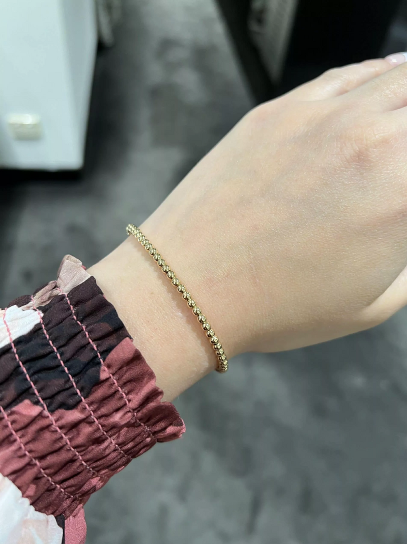 18ct yellow gold stretch ball bracelet on the wrist