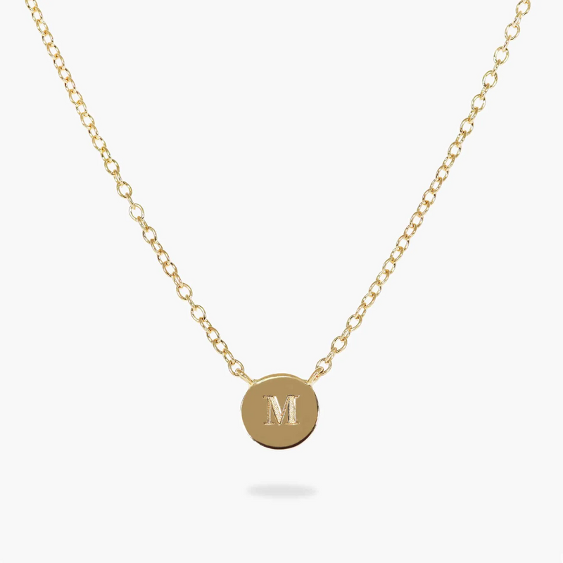 18ct yellow gold necklace with small round plate with engraving example