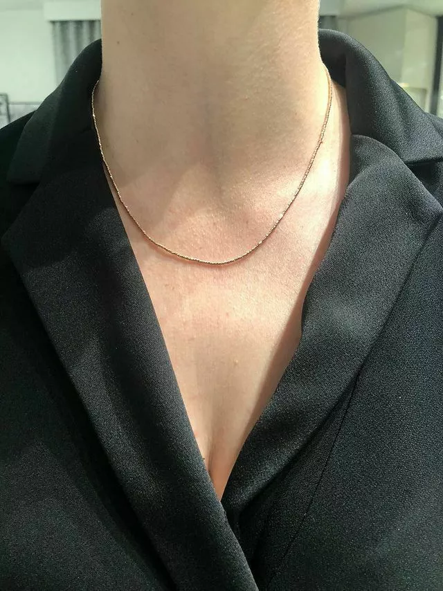 18ct rose gold fancy link 50cm chain on the neck