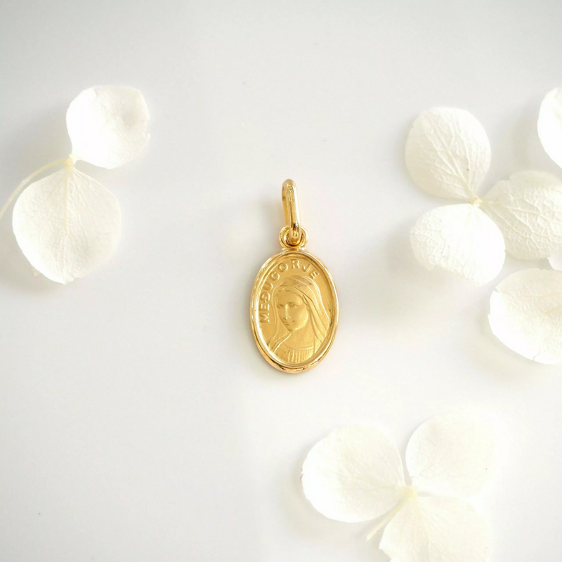 18ct yellow gold “Lady Medjugorje” oval medal pendant