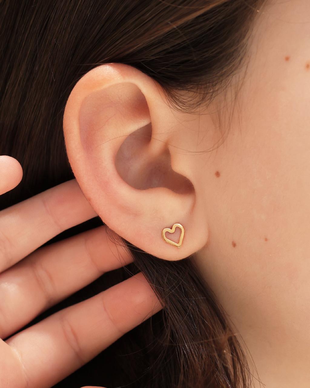 18ct yellow gold open heart stud earrings