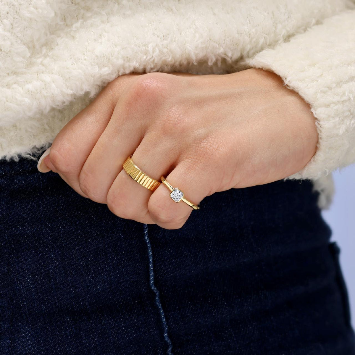 18ct yellow gold 5mm ridged cigar band