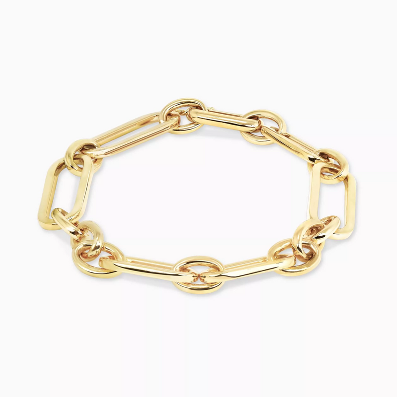 An 18ct yellow gold paperclip link bracelet with a polished finish.
