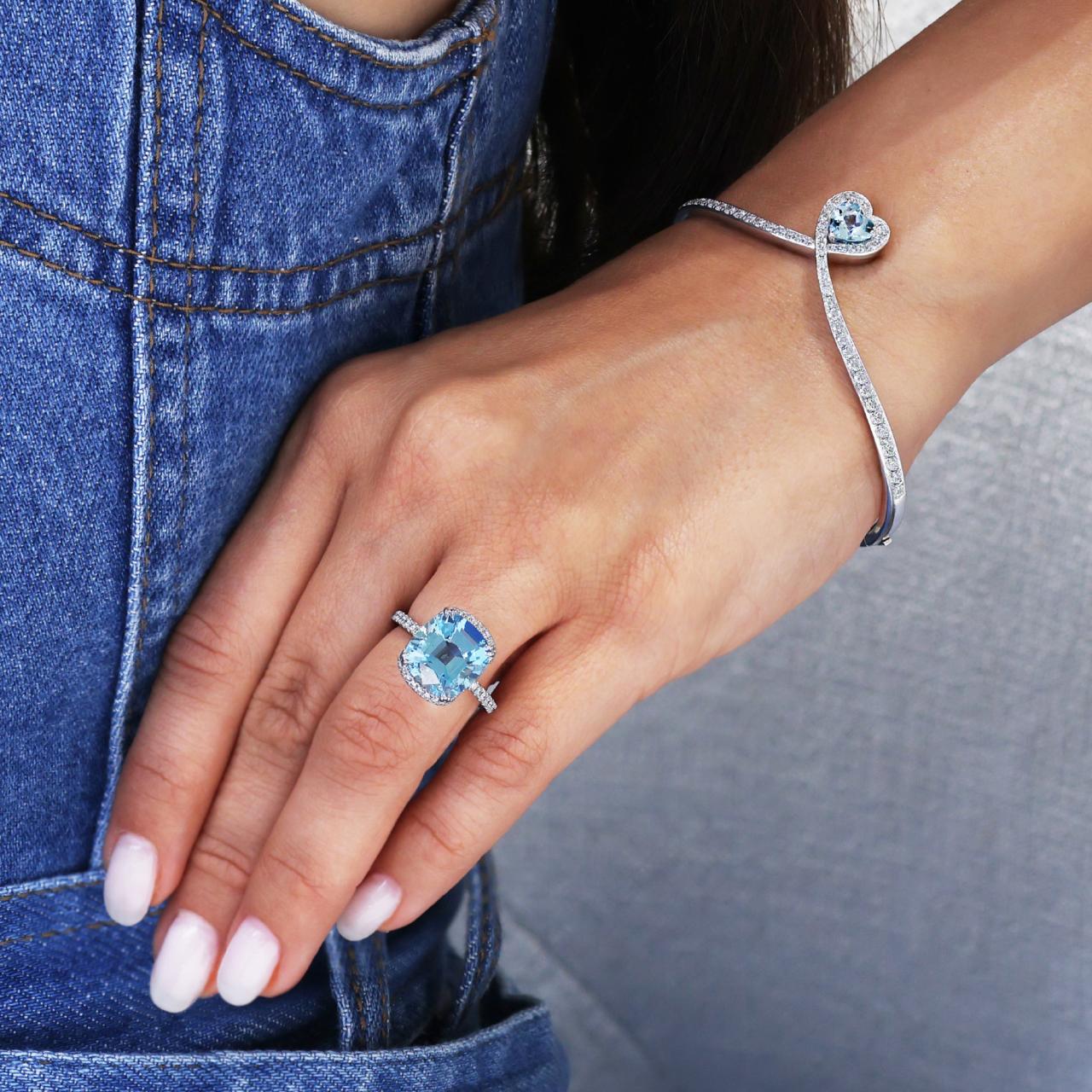 18ct white gold 1.02ct aquamarine and diamond bracelet