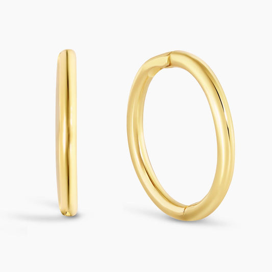 18ct yellow gold hinge 'sleeper' hoop earrings. Diameter 8mm