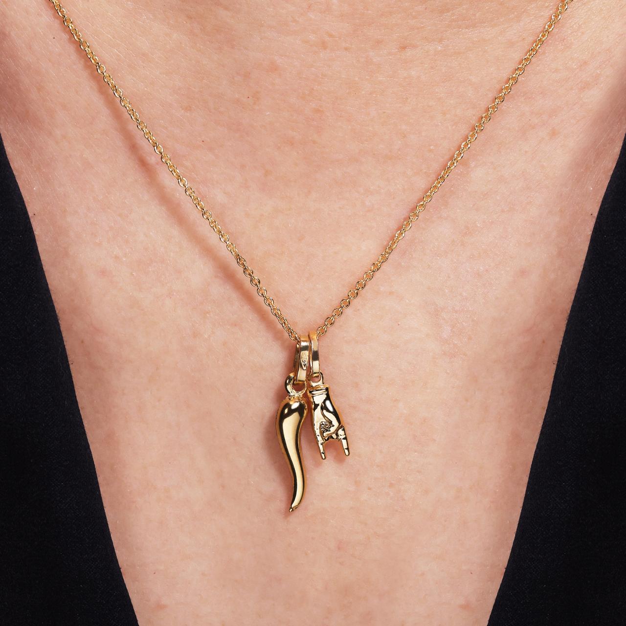 18ct yellow gold “Mano Cornuto” pendant