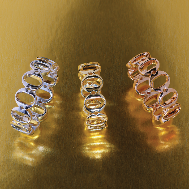 18ct white gold thick ‘O’ ring from the Iconica Collection - Medium