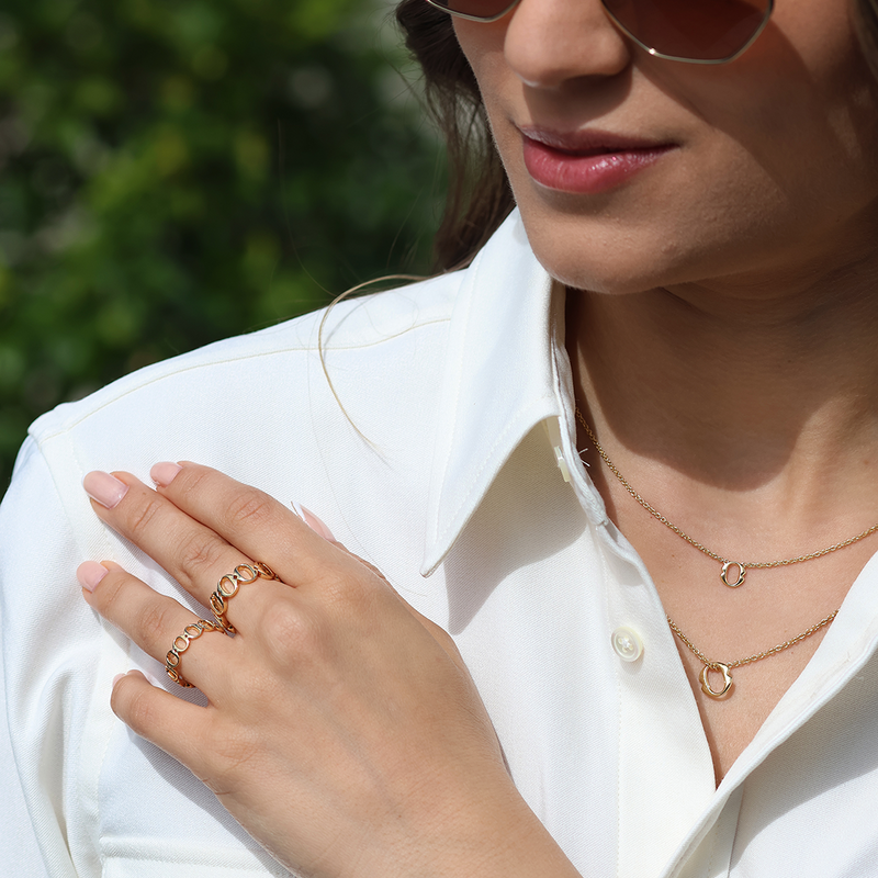 18ct Yellow gold small ‘O’ necklace from the Iconica Collection on the neck