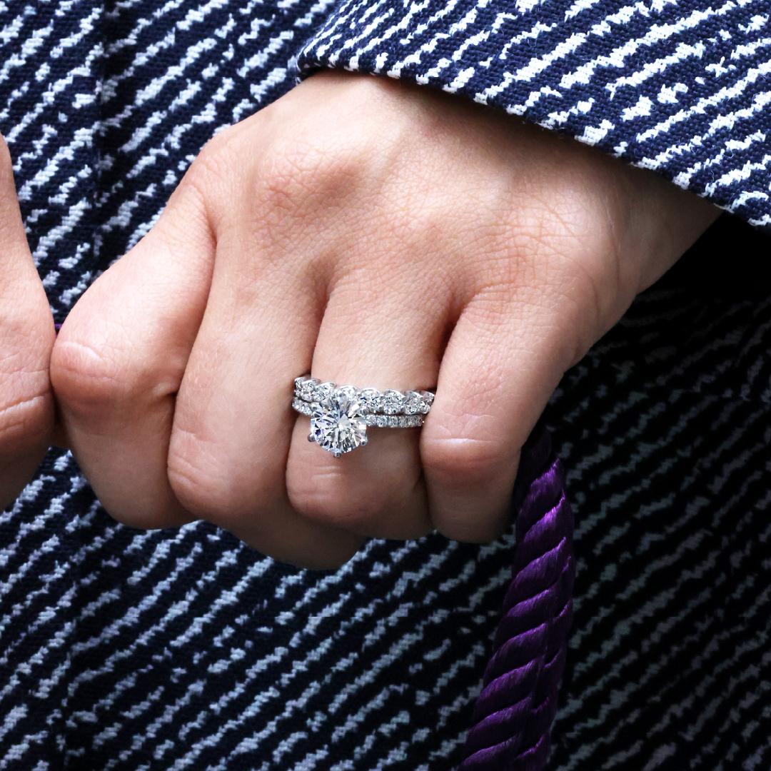 18ct white gold 2.01ct six claw round brilliant cut diamond ring