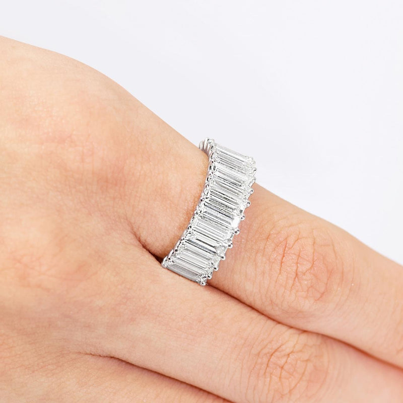 18ct white gold baguette diamond ring on the finger