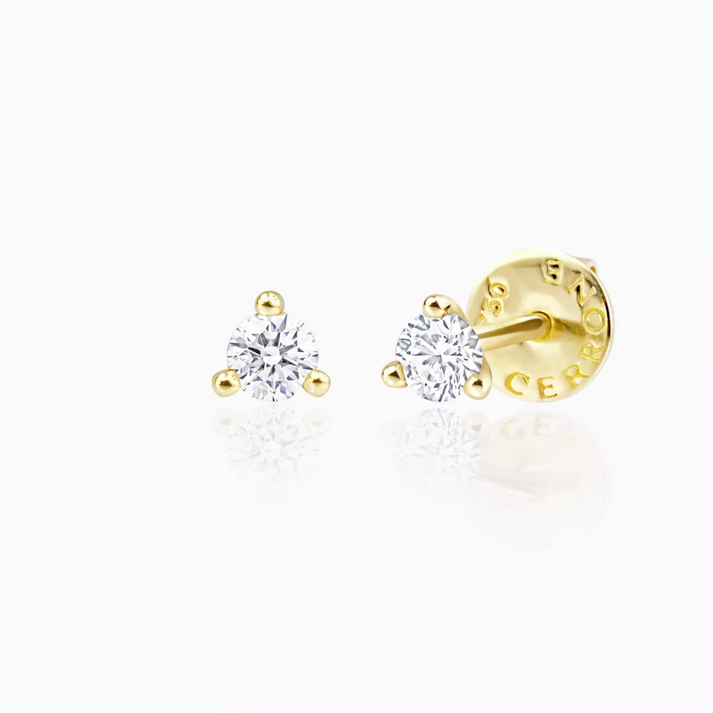 A pair of 18ct yellow gold diamond stud earrings with round brilliant cut diamonds set in a three claw setting.