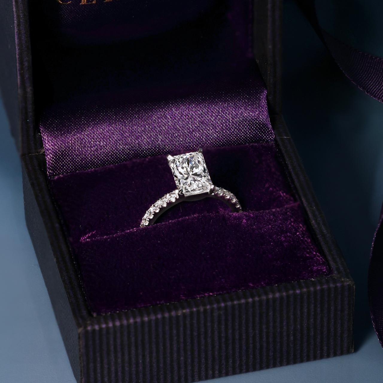 18ct white gold 2.01ct F SI1 radiant diamond ring