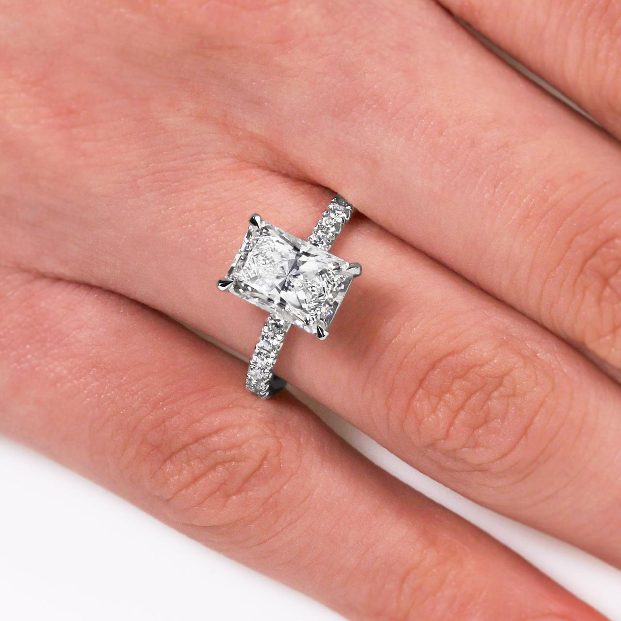 18ct white gold 2.01ct F SI1 radiant diamond ring