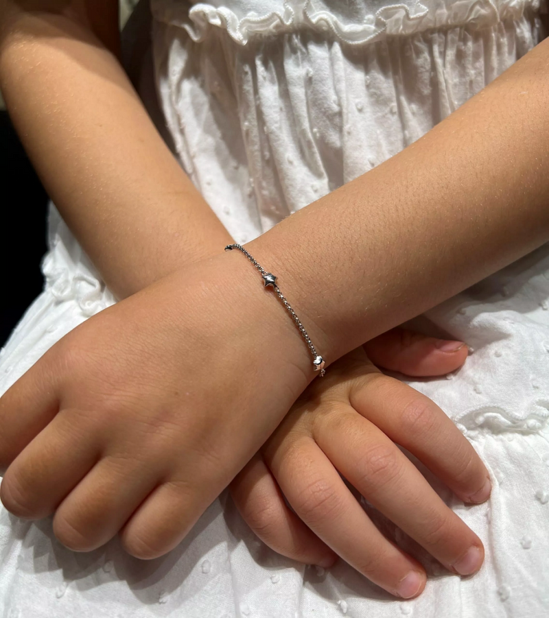 18ct white gold star shape bracelet on wrist