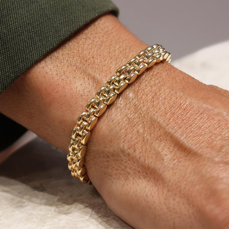 18ct yellow gold 19cm brick link bracelet with lobster clasp on the wrist