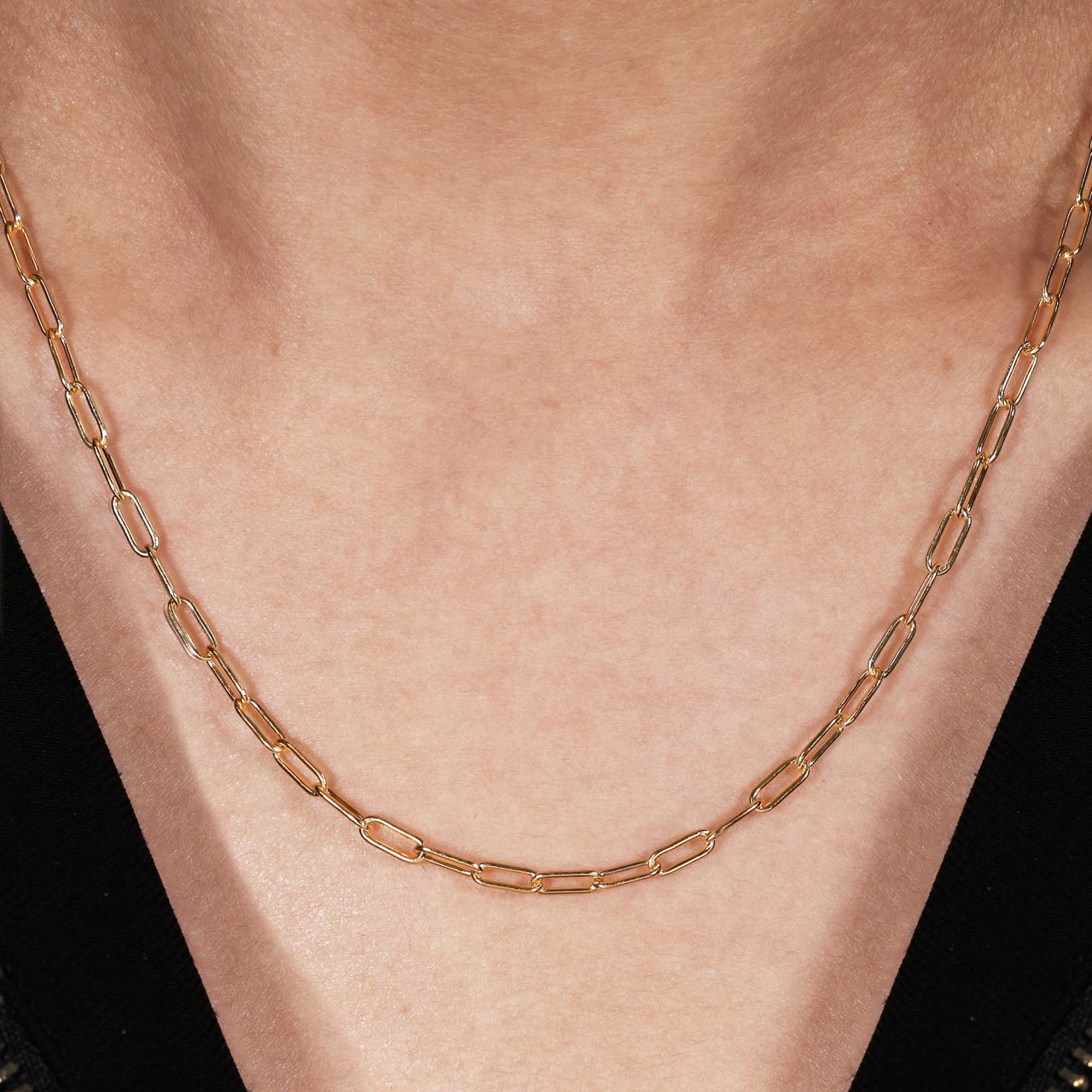 18ct yellow gold 45cm paperclip link chain with lobster clasp. Links 7.5mms