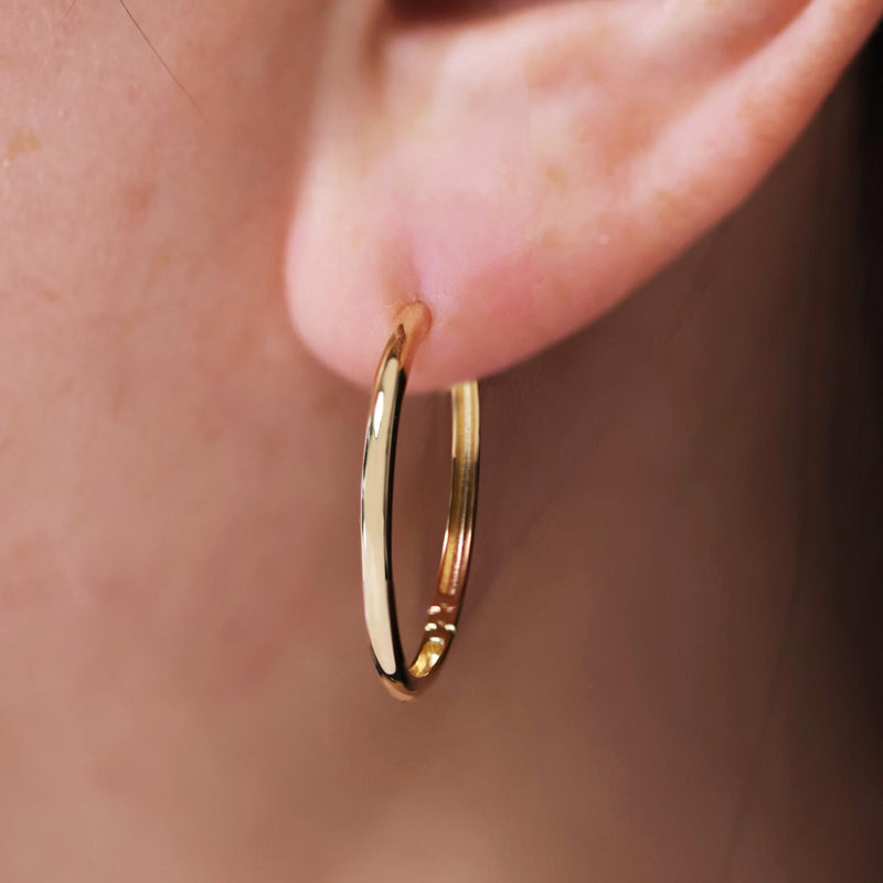 18ct yellow gold 21mm hinge hoop earrings on ear