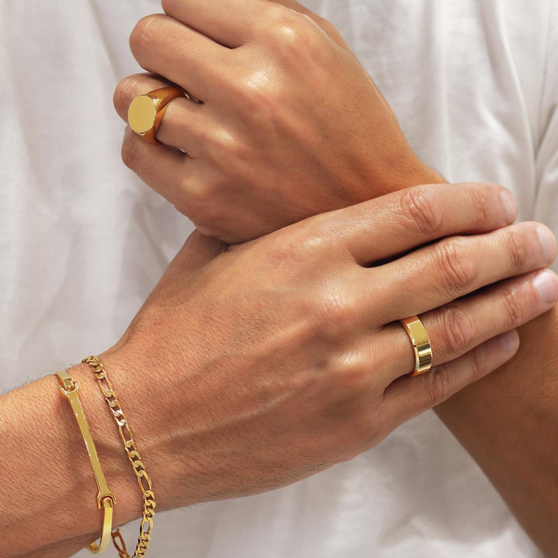 18ct yellow gold round signet ring on the finger