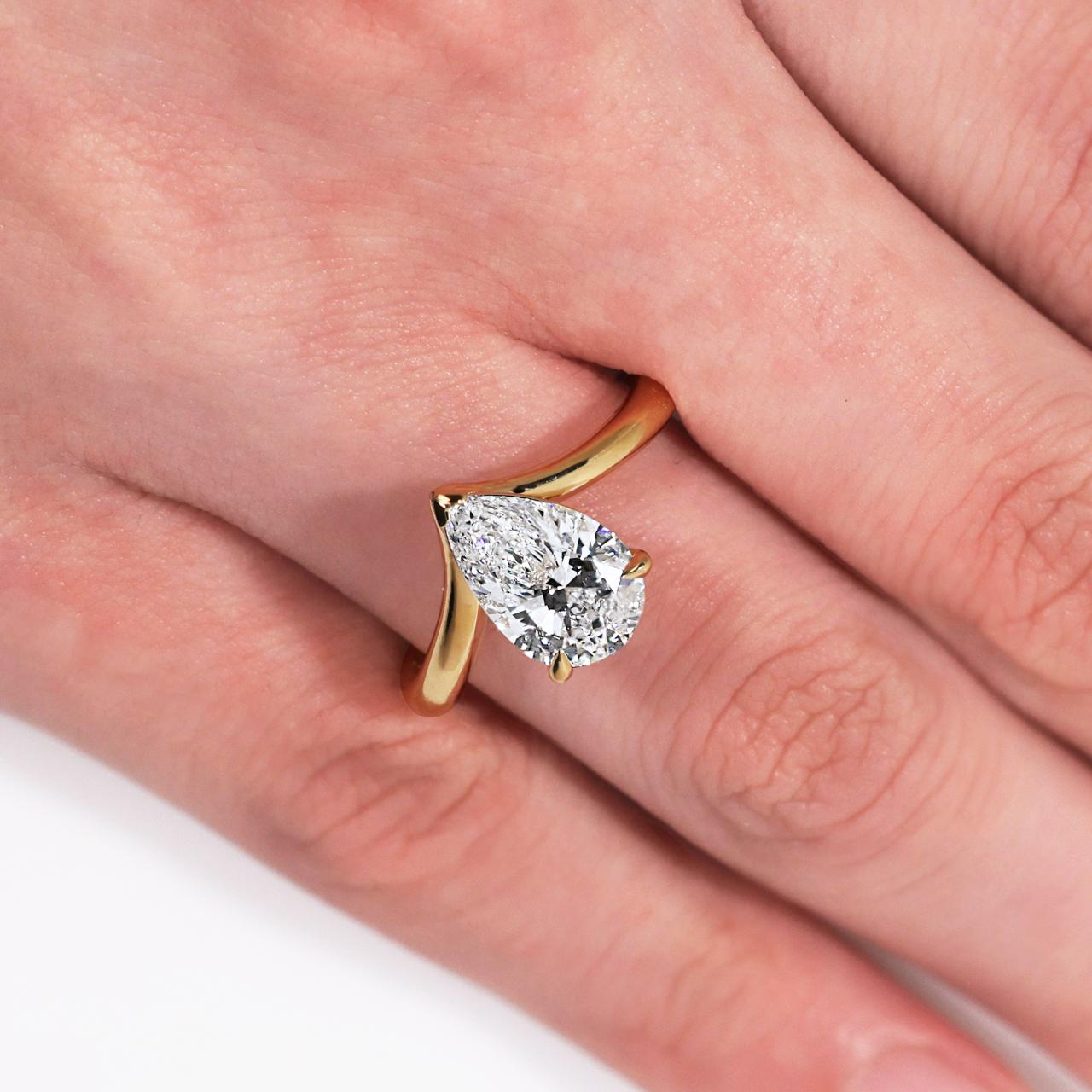 18ct yellow gold 2.08ct E VVS2 pear shaped LAB Grown Diamond solitaire ring