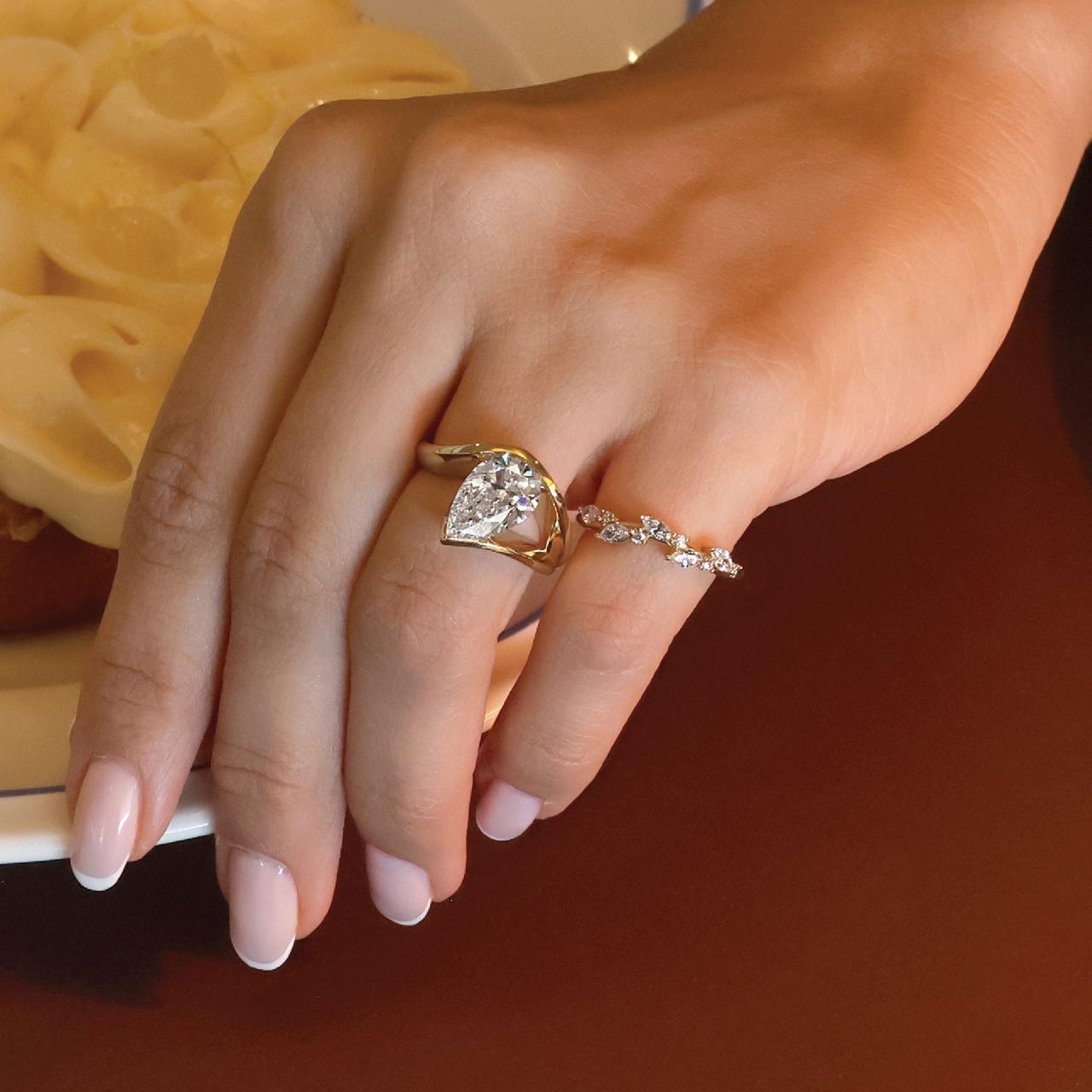 MAREA 18ct yellow gold 3.01ct F VS1 pear shaped LAB GROWN Diamond solitaire engagement ring