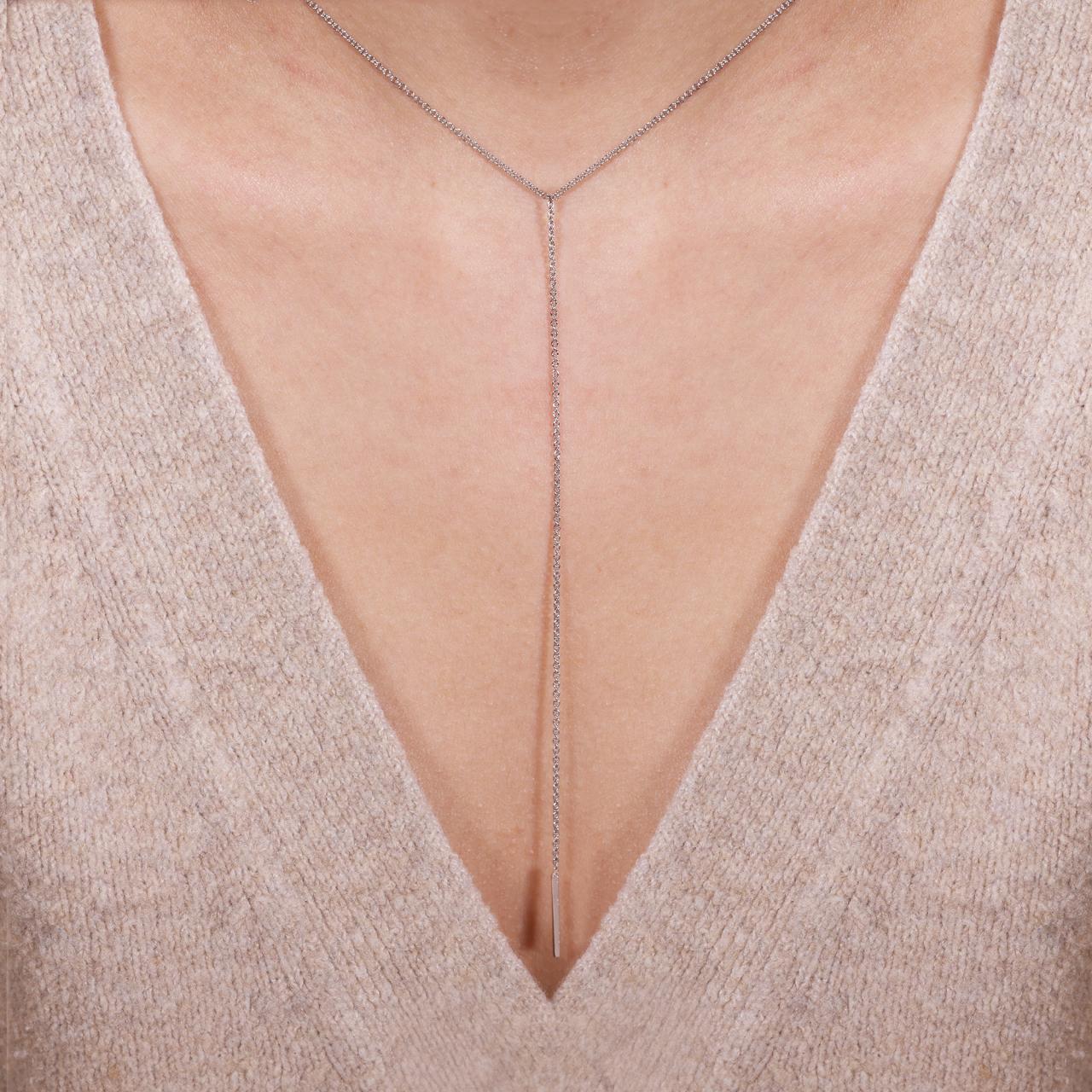 18ct white gold necklace features a drop with a solid bar